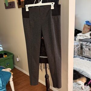 Vera Wang  Gray and Black Slim Fit Pants, stretch top band size large excellent